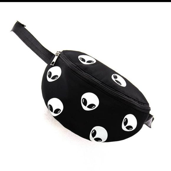 Handbags - Glow in the dark alien 👽 fanny pac